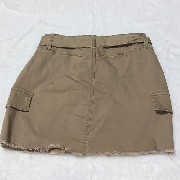 Like New SO Khaki Cargo Skirt - Picture 2 of 3